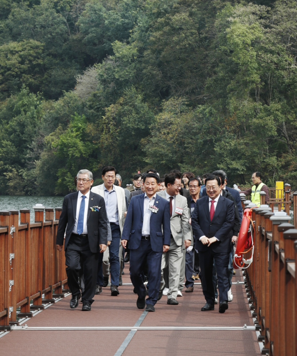 장안저수지 일원에서 진행된 장태산 물빛거닐길 준공식 현장 모습