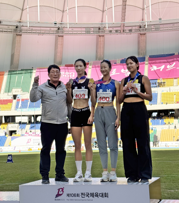 제106회 전국체전에서 멀리 뛰기에서 입상한 한이슬, 이희진 선수