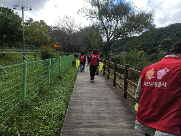 ‘2025 대청호오백리길 환경정화 활동’ 모습