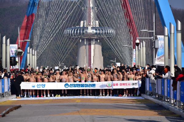 지난해 '선양 맨몸 마라톤 대회'개최 모습