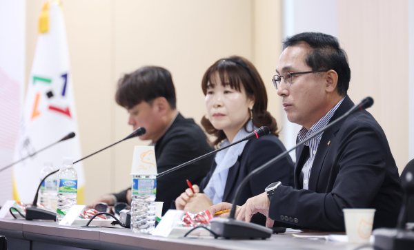 박희조 동구청장이 농업‧농촌 및 식품산업정책심의위원회 회의에서 인사말을 하고 있다