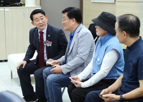 서철모 서구청장 소비쿠폰 발급 현장 방문 장면