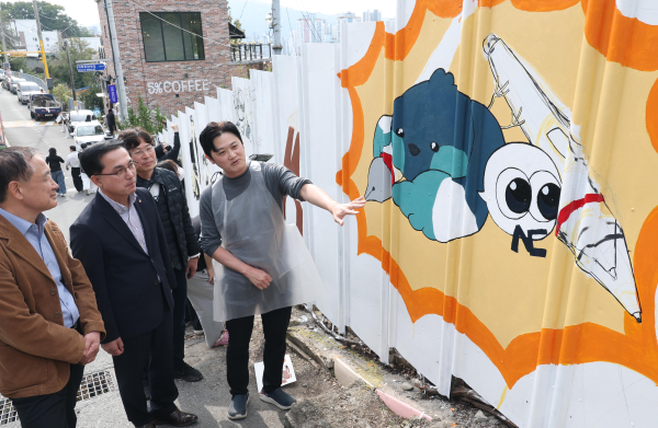 벽화그리기 작업물 모습