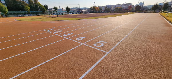 교체 작업이 끝난 당진초등학교 운동장 전경