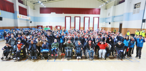 장애인과 비장애인이 함께하는 ‘행복 Day 운동회’ 개최 단체사진