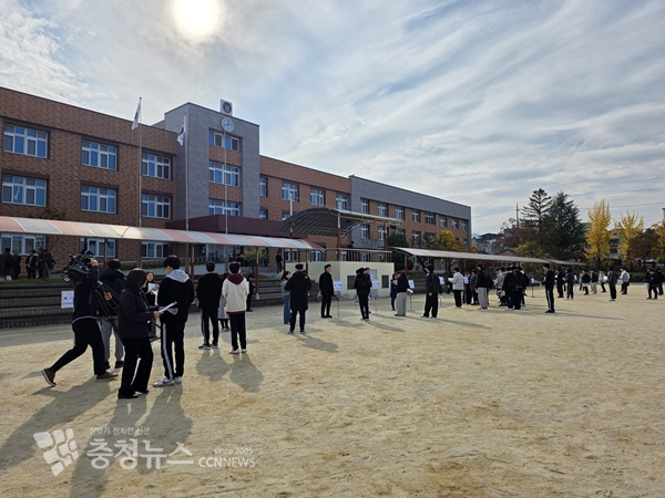대전 유성구 유성고등학교에서 대학수학능력시험 예비소집 교육이 실시됐다.