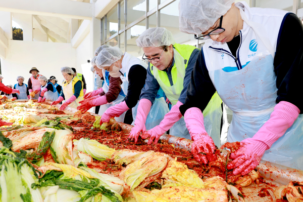 보령시자원봉사센터, ‘2025 온기나눔 김장 대축제’ 진행 모습