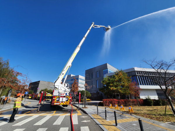 세종북부소방서, 교육정보재해복구센터 화재 대응훈련 모습