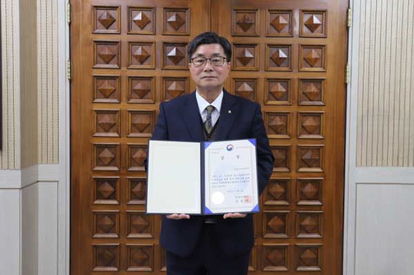 2025 대한민국 일자리 어워드 산업통상자원부 장관상 수상 모습