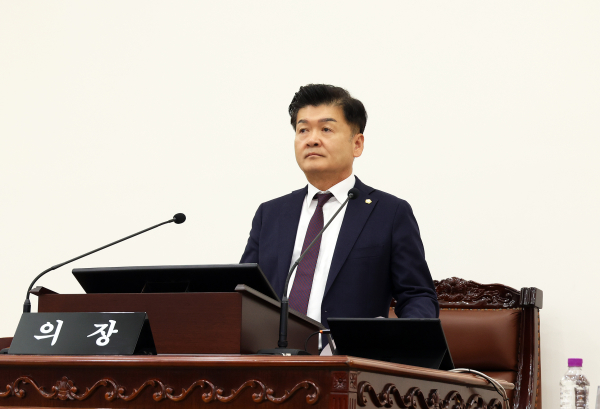 유성구의회 제282회 정례회 개회식에서 김동수 의장 개회사 모습