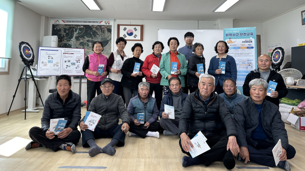 지난 3일 대산읍 대로2리 마을회관에서 진행된 찾아가는 마을회관 화학사고 안전교육 모습