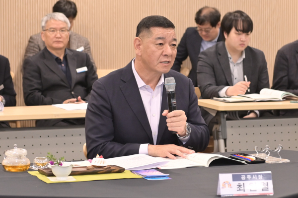 충청남도 시장·군수협의회’에서 건의하고 있는 최원철 시장