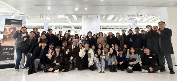 상명대 디지털만화영상전공 졸업전시기념 단체사진