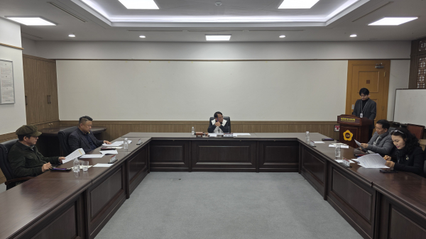 대전시의회 공무국외출장심의위원회는 26일 회의를 열고 시의회 체육발전연구회의 공무국외출장 계획을 심의했다.