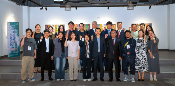 예술가들 및 관계자 단체사진
