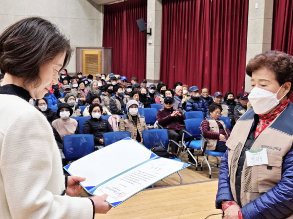 대전시노인복지관은 28일 복지관 대강당에서 ‘2025년 노인 일자리 및 사회활동 지원사업 해단식’을 개최했다.