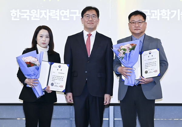 ((왼쪽부터) 원자력연 최은영 여성과학기술인 총괄담당관(책임연구원), 과학기술정보통신부 홍순정 미래인재정책국장)