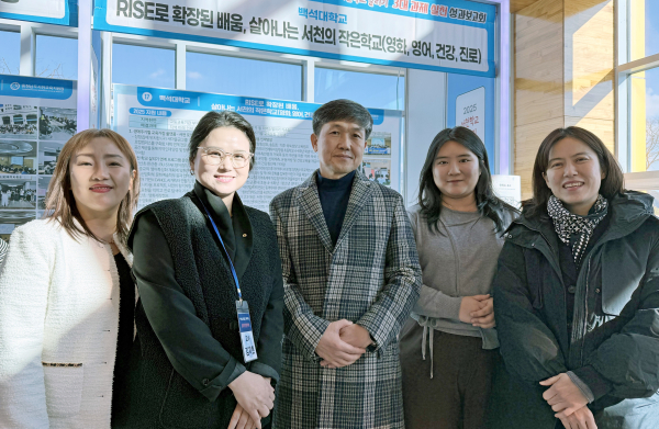 행사에 참여한 교수진 및 보조강사(서천고 학생들)들 단체사진