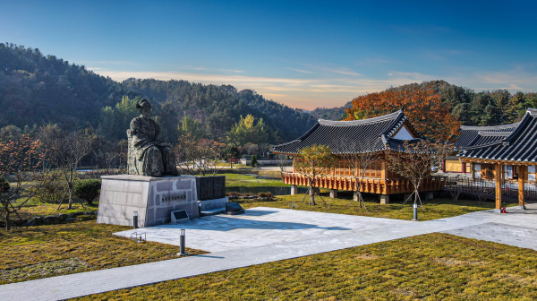 면암 최익현 기념관 내 최익현 동상