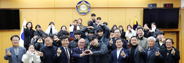 서산중앙고교 학생자치회, 서산시의회 견학 단체사진