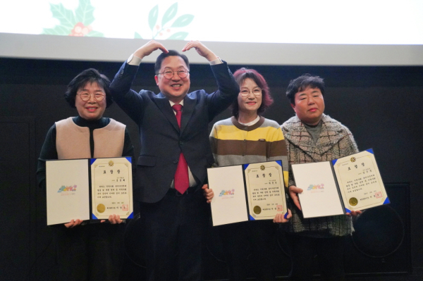 16일 ‘2025년 돌봄 사례 관리지원단 보라미 평가회’에서 유공자 표창 기념사진