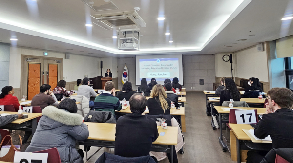 2026년 상반기 원어민 보조교사 재계약식’ 개최 모습