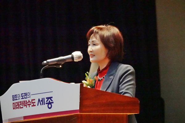 김명희 원장 인사말 모습