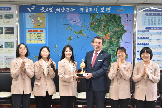 보령머드팀 체육 발전 및 저소득층 지원 기부금 전달식(시장님 오른쪽 최정 선수)