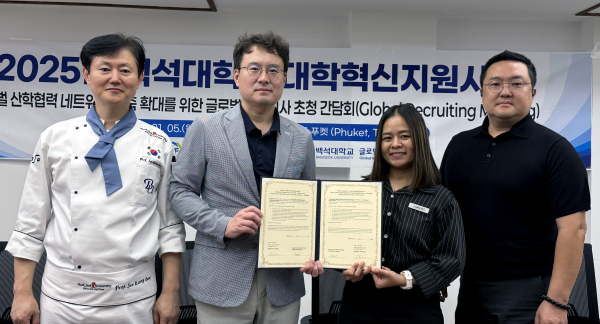 MOU 체결기념 사진 (왼쪽부터 서강태 교수, 조정융 본부장, 메리어트 파통 호텔 Pamela Ong HR 매니저, 미앤유 트래블 이동훈 대표)　