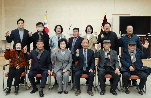 대전 동구의회 의장단, 대한노인회 방문 단체사진