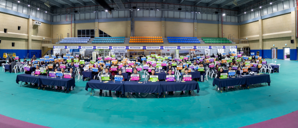 지난해 11월 제4회 청양군 주민자치 박람회 참가자들이 스마트청양 퍼포먼스를 진행한 모습