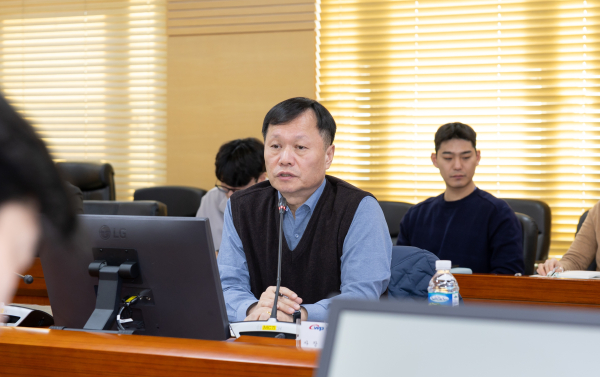 14일 충남 태안 본사에서 ‘재생에너지 사업 추진 방향 토론회’를 개최했다.  (이정복 서부발전 사장(가운데))