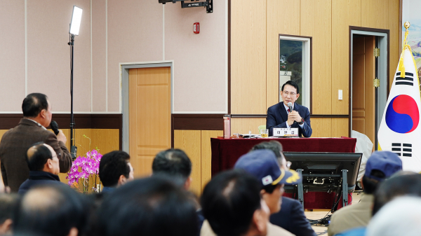 19일, 운산면 행정복지센터에서 진행된 운산면민과 대화 모습