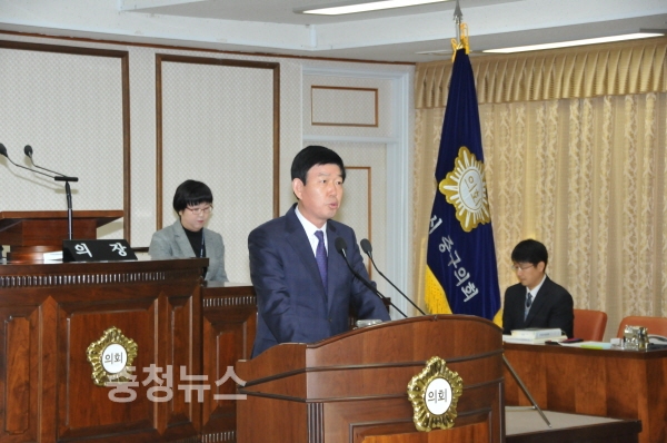 제안설명 하는 육상래 대전 중구의회 예결위 위원장