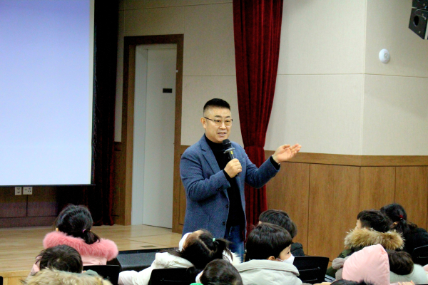 인사말을 전하는 세종시사회복지협의회 김부유 회장