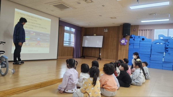 새움유치원에서 ‘찾아가는 자전거 안전교실’ 운영 모습