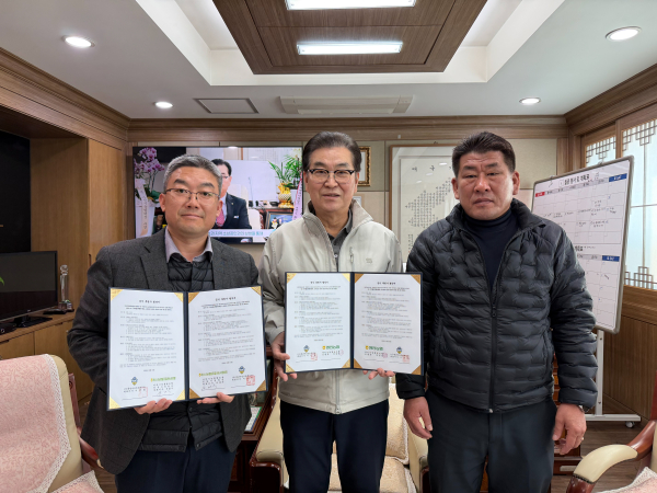 충남아산FC, 아산시농협쌀조합공동사업법인·영인농협과 협약 체결식 모습