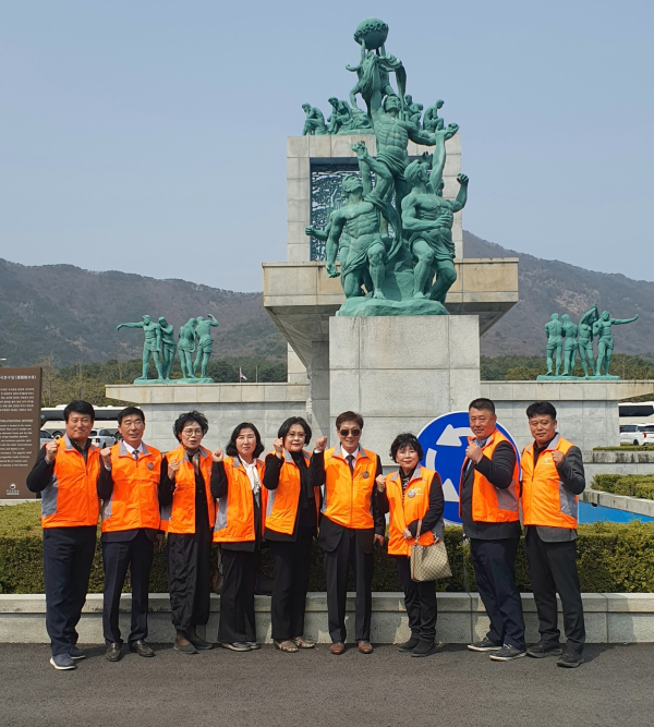 제11회 서해수호의날 행사에 참가한 태안군 자원봉사단 모습.