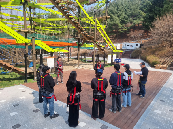 대전교육연수원 다방향 복합모험활동 구조물 안점점검 모습