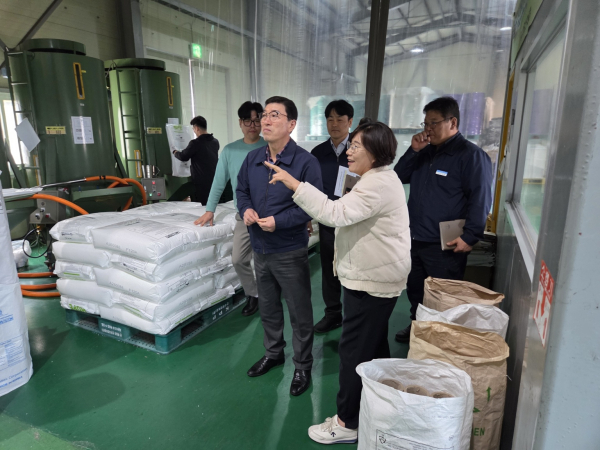 이사장, 종량제봉투 제작업체 현장 점검 모습