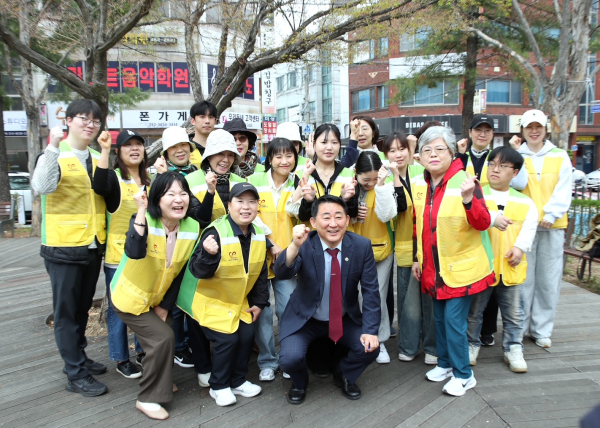 정림동 수밋들공원에서 진행된 사랑의 밥차 봉사활동 현장