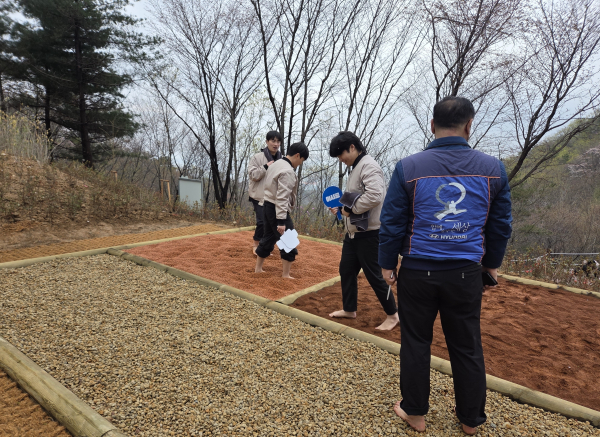아산시시설관리공단-현대차 아산공장, 영인산 황토길 조성 모습