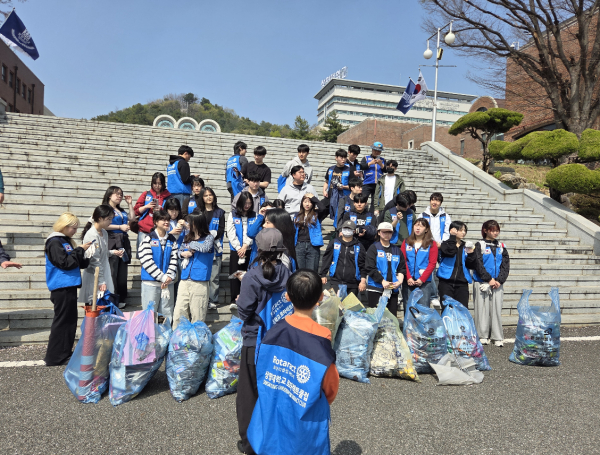 지난 11일 ‘제1회 안서동 그린포토 봉사캠페인’ 진행 단체사진