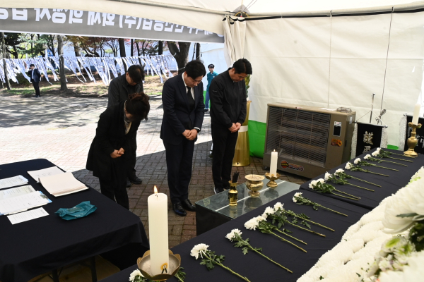 대덕구의회, 문평동 화재 희생자 합동분향소 조문 모습