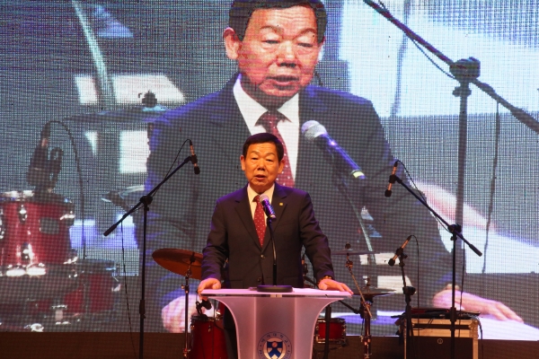 2026 대전국제청소년예술제 집행위원장을 맡은 성낙원 대전예총 회장이 인사말을 하고 있다.